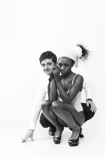 Mulher africana e empresário casal retrato preto e branco — Fotografia de Stock