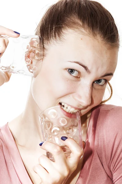 Gekke meisje portret met glazen — Stockfoto