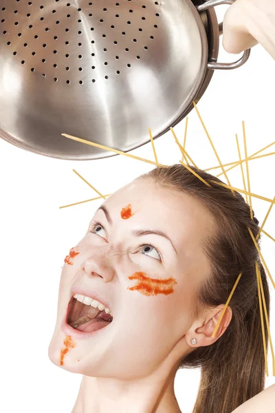 Crazy girl portrait in the kitchen screaming at the colander — Stock Photo, Image