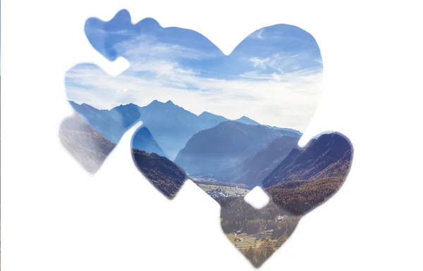 Sonbahar mountainscape ve kağıt kalpler çift pozlama — Stok fotoğraf