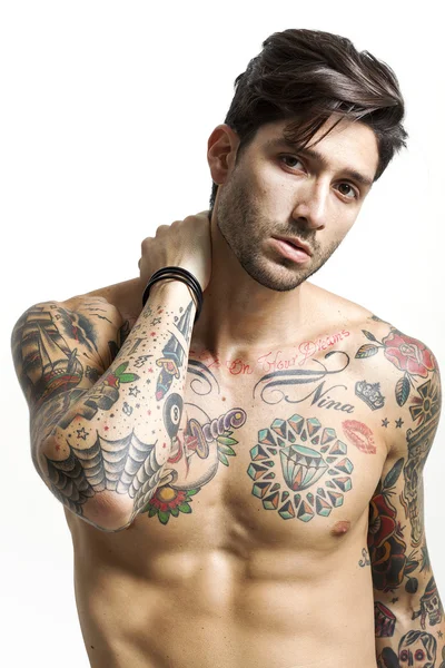 Guapo tatuado hombre retrato — Foto de Stock