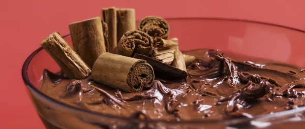 Cóctel de crema de chocolate con buzón de canela —  Fotos de Stock