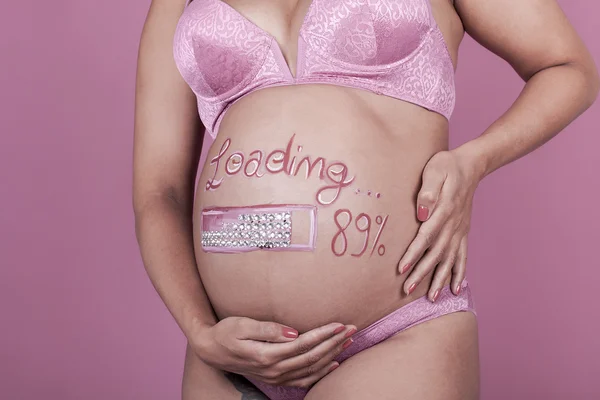Bella donna incinta dipinta pancia — Foto Stock