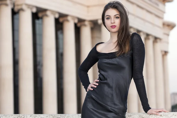 Beautiful girl portrait near Archaeological Museum in Skopje — Stock Photo, Image