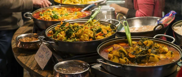 Comida tradicional expuesta en el buzón Camden Town —  Fotos de Stock