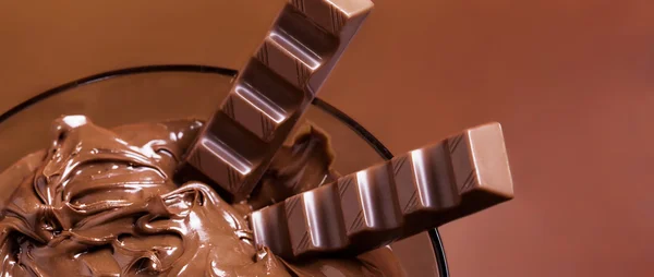 Fındık ezmesi ve çikolata ile tatlı kokteyl barlar mektup — Stok fotoğraf