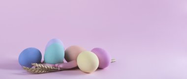 Demet buğday mektup ile renkli Paskalya yumurta kompozisyon