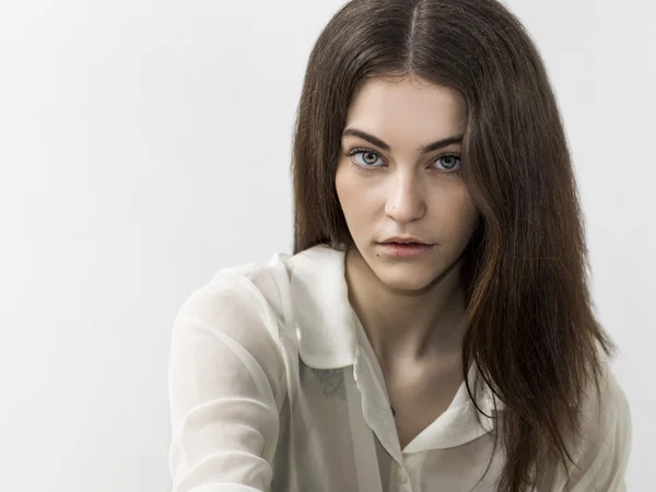 Hermosa chica con ojos magníficos retrato —  Fotos de Stock