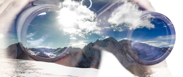 쌍안경 및 mountainscape 레터 박스 이중 노출 — 스톡 사진