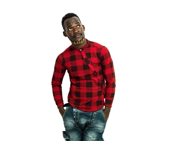 Kırmızı chequed gömlek giymiş yakışıklı Afrika adam portresi — Stok fotoğraf