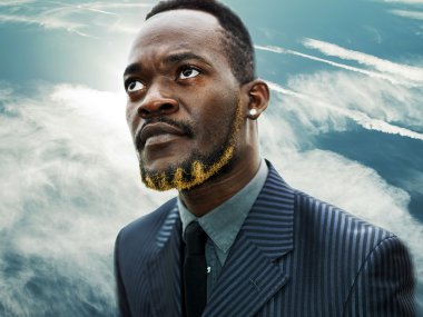 Yukarı doğru seyir işadamı ve cennet çift pozlama