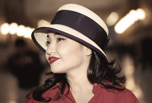 Retrato vintage de mujer hermosa sonriendo — Foto de Stock