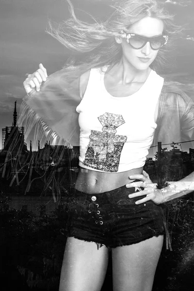 Double exposure of fashionable woman and city skyline monochrome — Stock Photo, Image