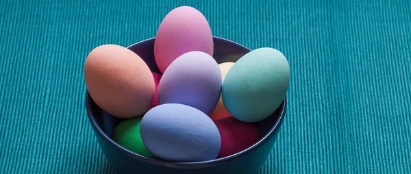 Bowl of painted Easter eggs letterbox — Stock Photo, Image