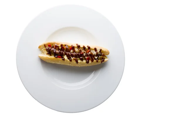 Beyaz arka plan üzerinde izole hotdog