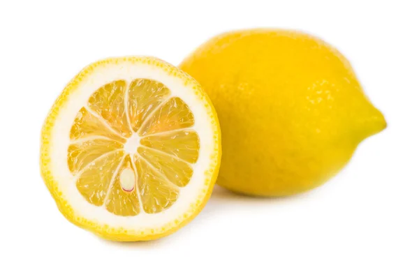 흰색 바탕에 레몬을 잘라 — 스톡 사진