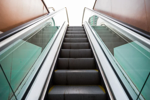Lifting escalator stairs