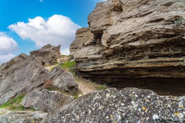 Dağlık bölgelerdeki kaya parçaları