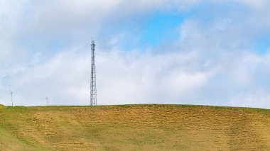 Tepedeki hücresel anten