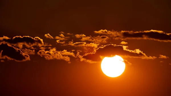 Sonne Dunklen Himmel — Stockfoto