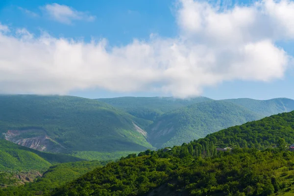 Mraky Nad Zelenými Horami Krajina — Stock fotografie