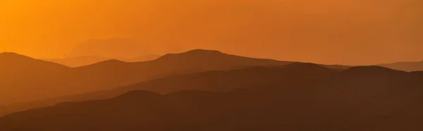Panorama Silhuetas Cumes Montanha Pôr Sol — Fotografia de Stock