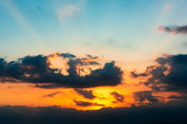 Renkli gün batımı gökyüzü arkaplanı