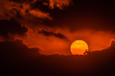 Bulutlardaki güneş