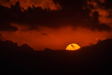 Bulutlardaki güneş