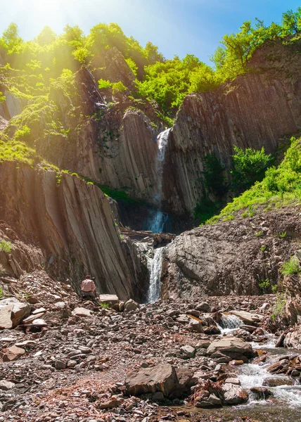 Belle Cascade Dans Les Montagnes — Photo