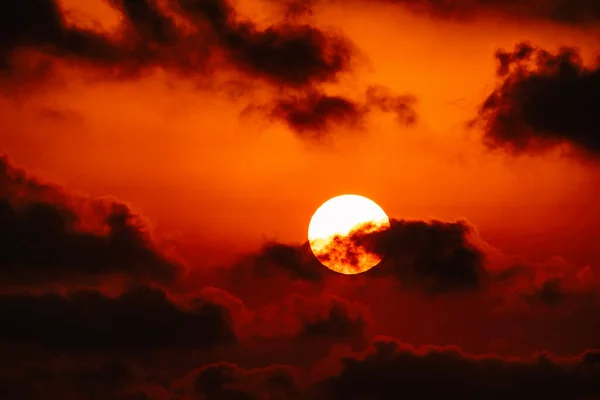 Sol Colorido Fondo Las Nubes — Foto de Stock