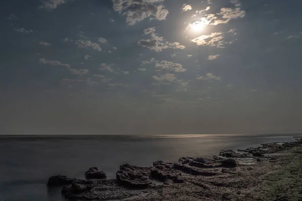 月光下的海滨 — 图库照片