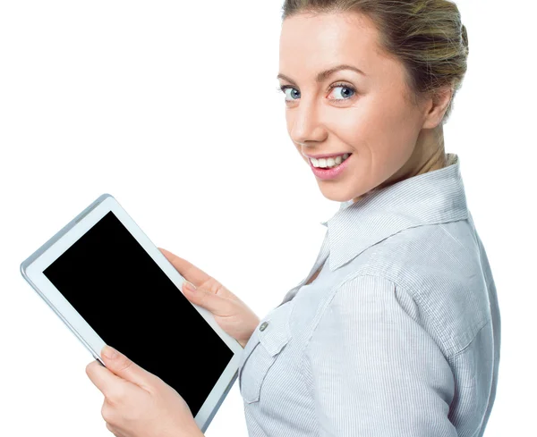 Ordinateur tablette. Femme utilisant ordinateur tablette numérique PC heureux isolé sur backgroun blanc — Photo