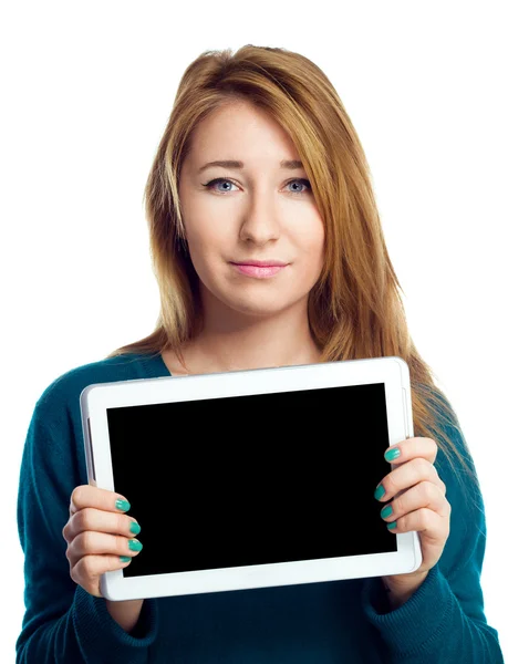 Jeune femme gaie montre tablette vierge — Photo