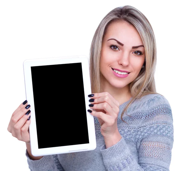 Jovem mulher alegre está mostrando tabela em branco — Fotografia de Stock