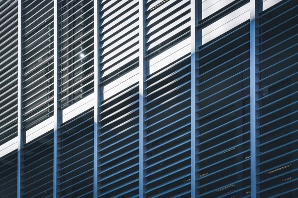 Venetiaanse Louvers Van Een Modern Woongebouw — Stockfoto