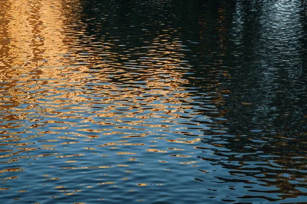 Light Reflections Small Water Waves Urban Pond — Stock Photo, Image