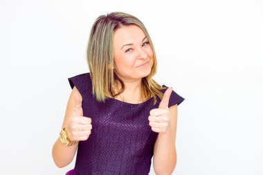 zarif kadın oyuncaklar ile Noel ağacı altında var