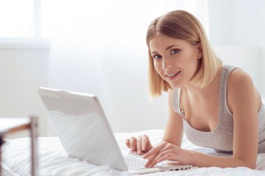 arkadaşlar internet iletişim