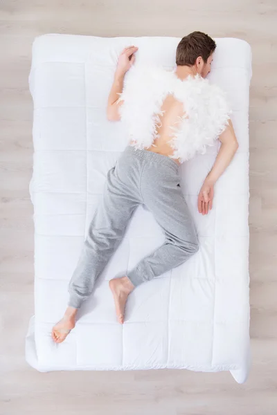 眠っている大人の天使 — ストック写真
