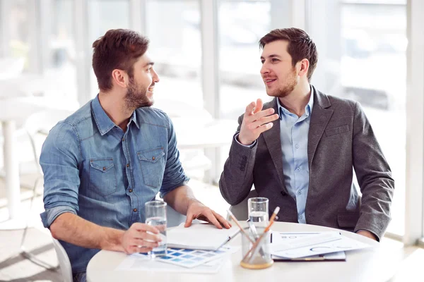 Pleasant colleagues discussing project — Stock Photo, Image