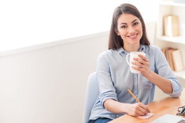 Pozitif kız çay içme