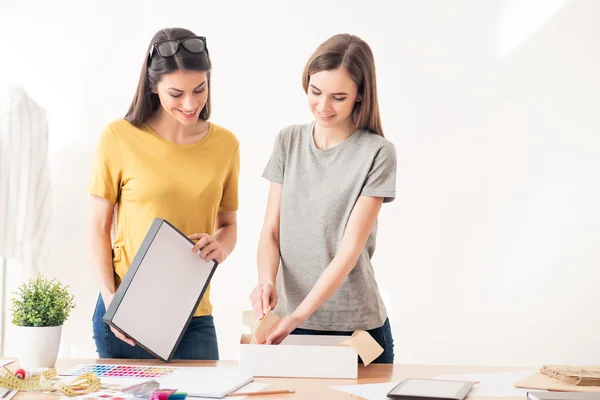 Nice girls opening the box — Stock Photo, Image