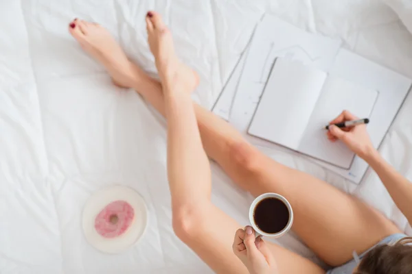 Nice girl drinking coffee — Stock Photo, Image