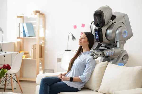 Robot moderno haciendo un masaje —  Fotos de Stock