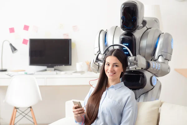 Robot moderno con auriculares —  Fotos de Stock