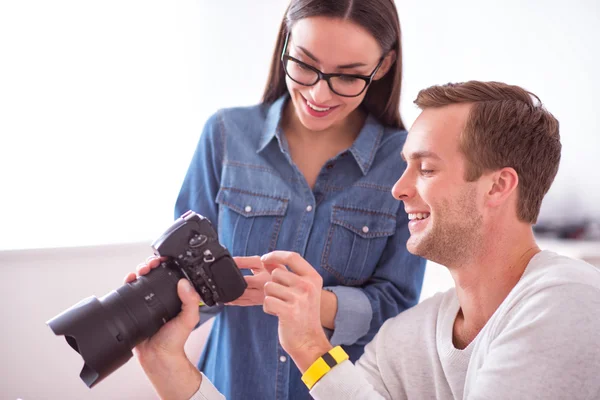 Colegas positivas comunicándose —  Fotos de Stock