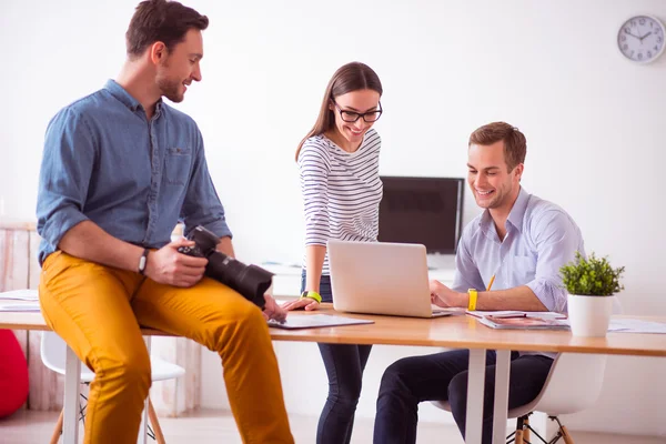 Content smiling colleagues discussing project — Stock Photo, Image