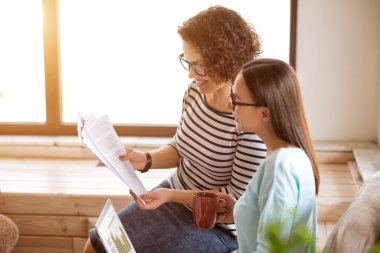 Pozitif meslektaşları proje tartışıyor