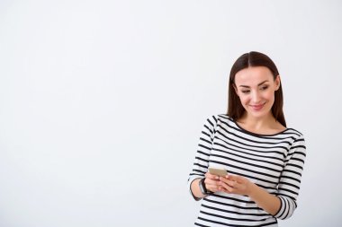 İzole duran hoş kadın 